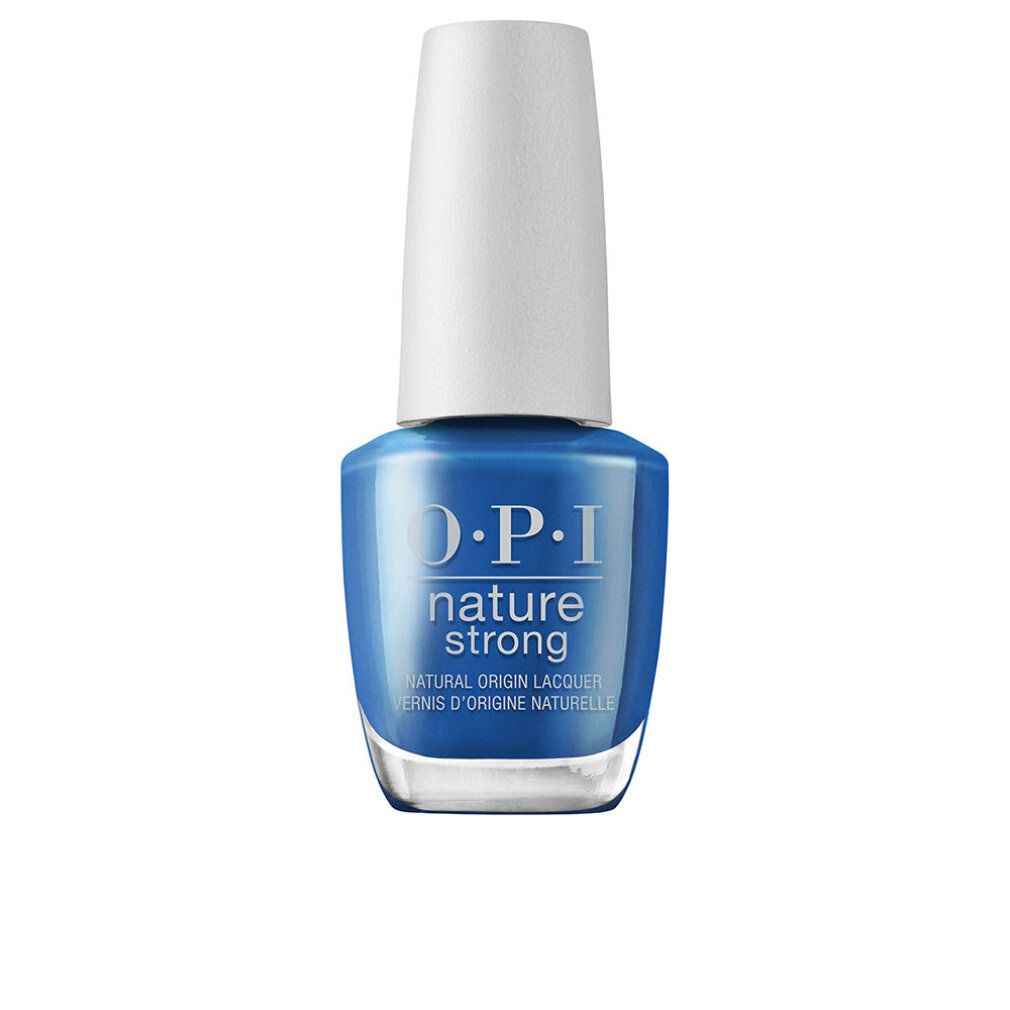 Blau lackierte Nagelflasche mit weißem Deckel. OPI Nature Strong Logo. Natürlicher Nagellack.