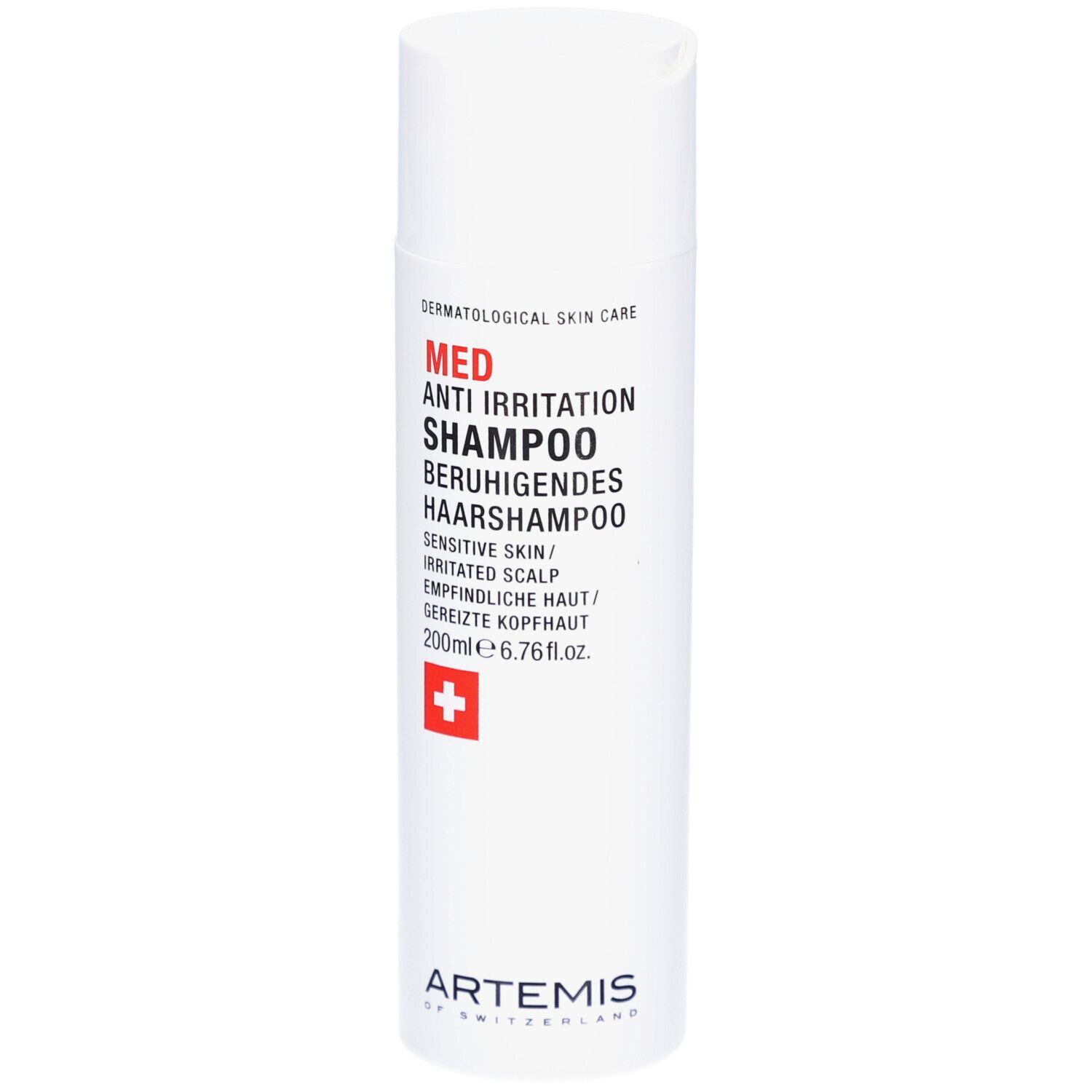 Weiße Flasche mit roter und schwarzer Schrift. Schweizer Kreuz. Produktname: Med Anti Irritation Shampoo. Marke: Artemis.