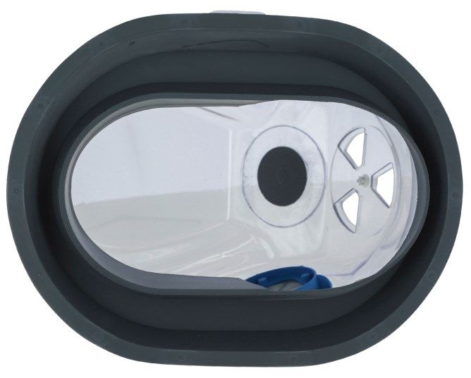 Grauer, ovaler Rahmen mit transparenter Maske. Blaue Schlaufe sichtbar. Innenliegende Öffnung.