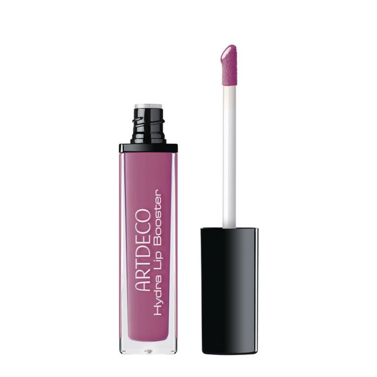 Lipgloss-Flakon mit geöffnetem Deckel und Applikator. Der Applikator ist mit Lipgloss bedeckt. Auf dem Flakon steht "ARTDECO Hydra Lip Booster".