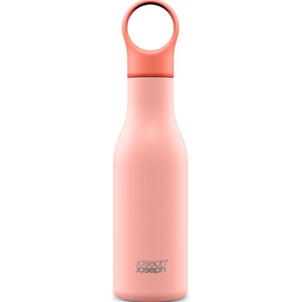 Korallenfarbene Trinkflasche mit rotem Deckel und Griff. Joseph Joseph Logo unten. Vakuumisoliert.