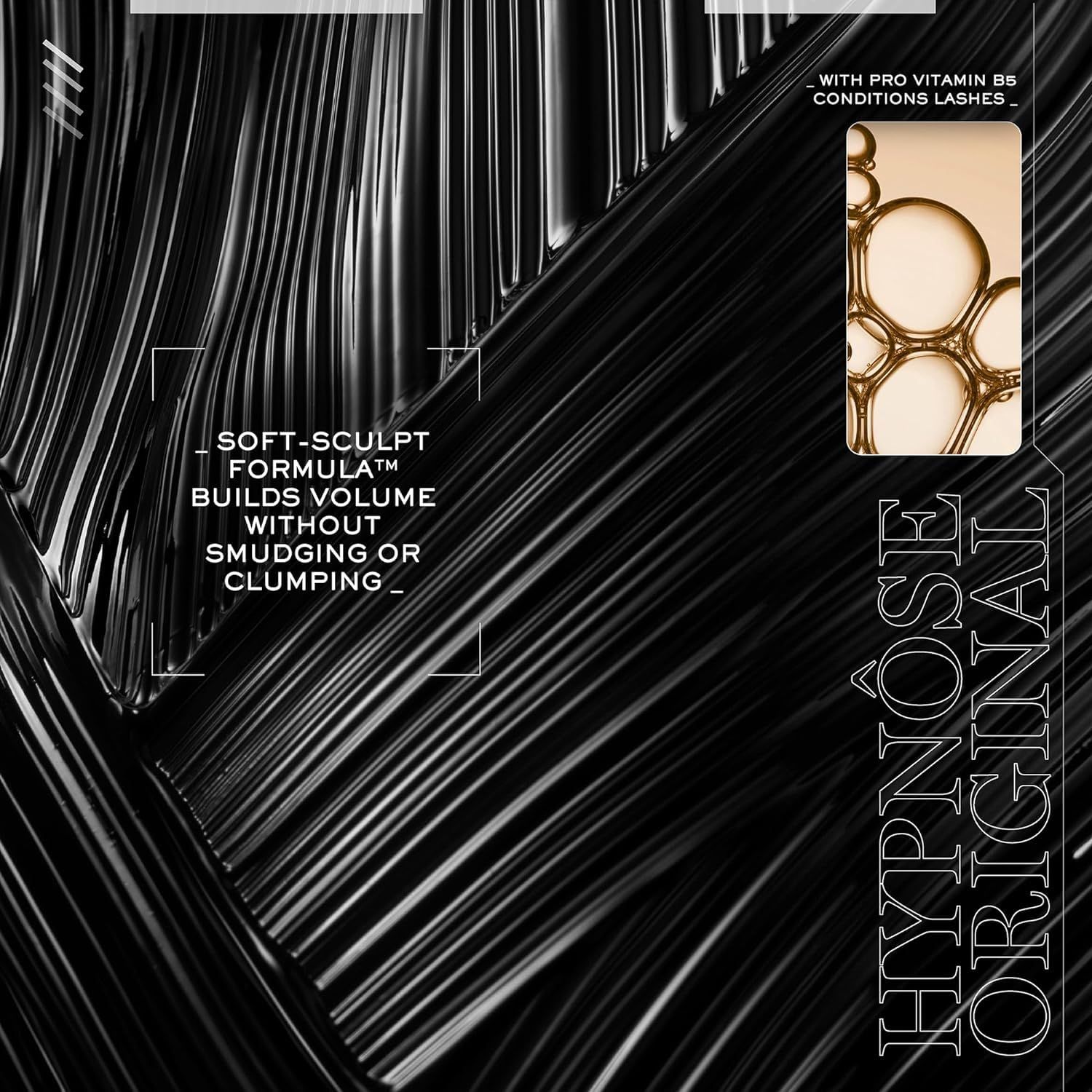 Nahaufnahme von schwarzem Mascara. Text: Soft-Sculpt Formula. Baut Volumen auf, ohne zu verschmieren oder zu verklumpen. Hypnôse Original.