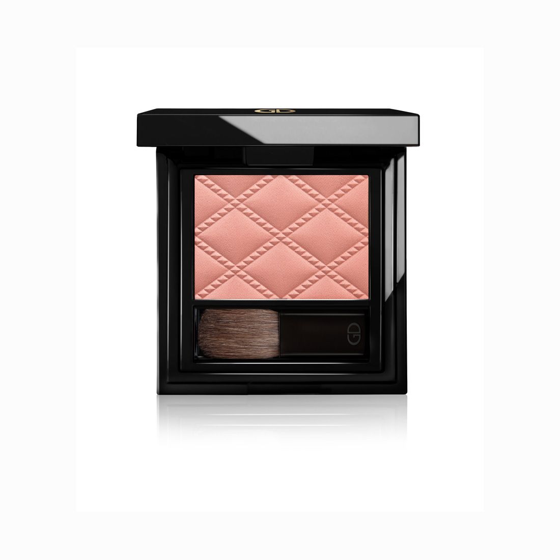 Rouge-Puder in schwarzer Kompaktverpackung mit Pinsel. Rosa Puder mit Rautenmuster. Schwarzer Deckel.
