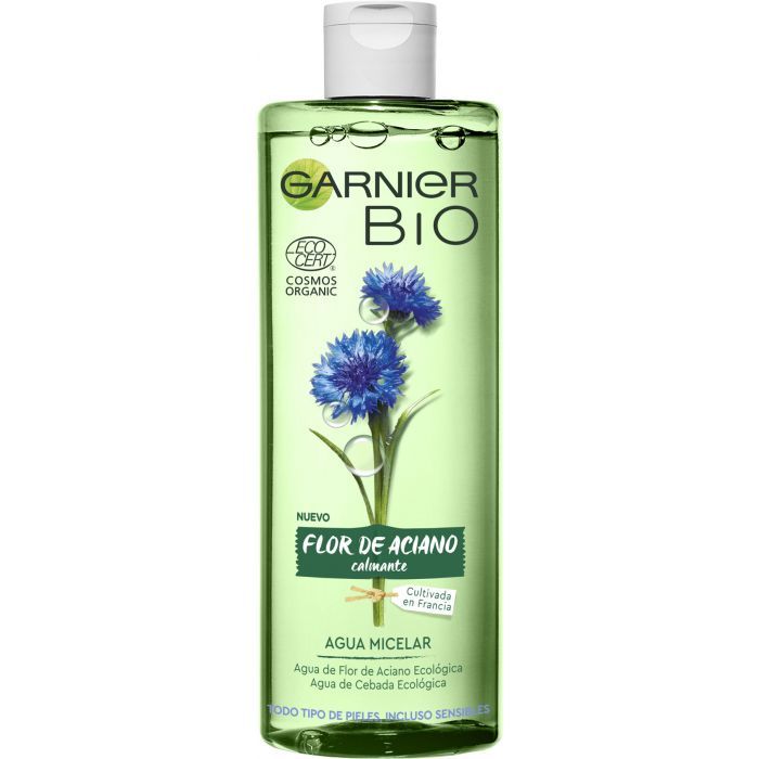 Grüne Flasche mit Garnier Bio-Logo, Kornblumen-Illustration und Text. Ecocert-Zertifizierung. Aufschrift: Flor de Aciano calmante, Agua Micelar.