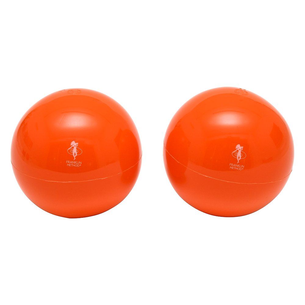 Zwei orangefarbene Franklin-Methode Bälle mit Logo.
