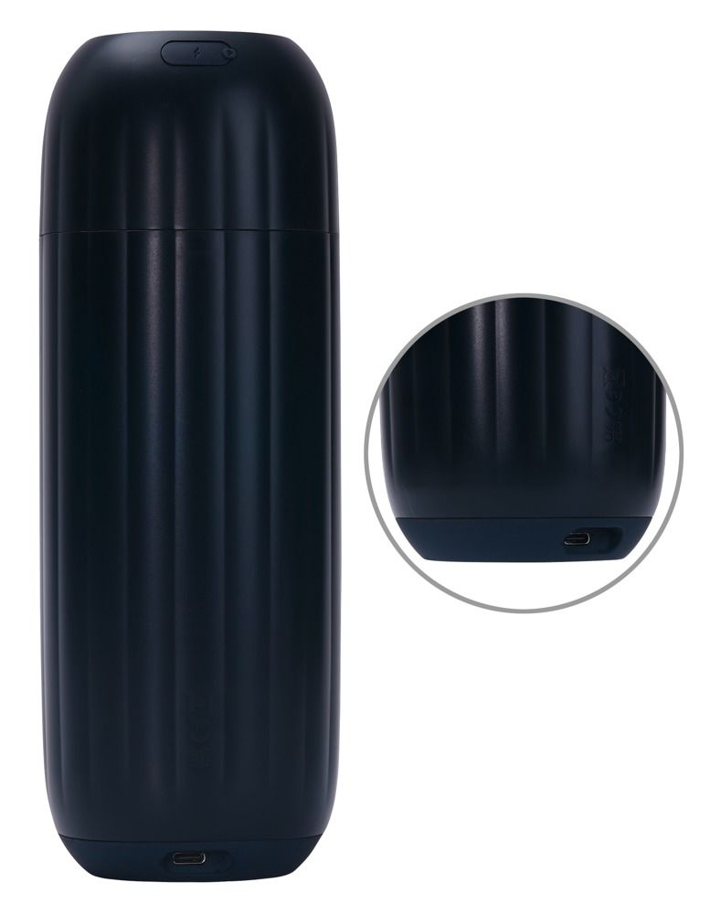 Dunkelblauer Masturbator mit geriffelter Oberfläche, USB-Anschluss.