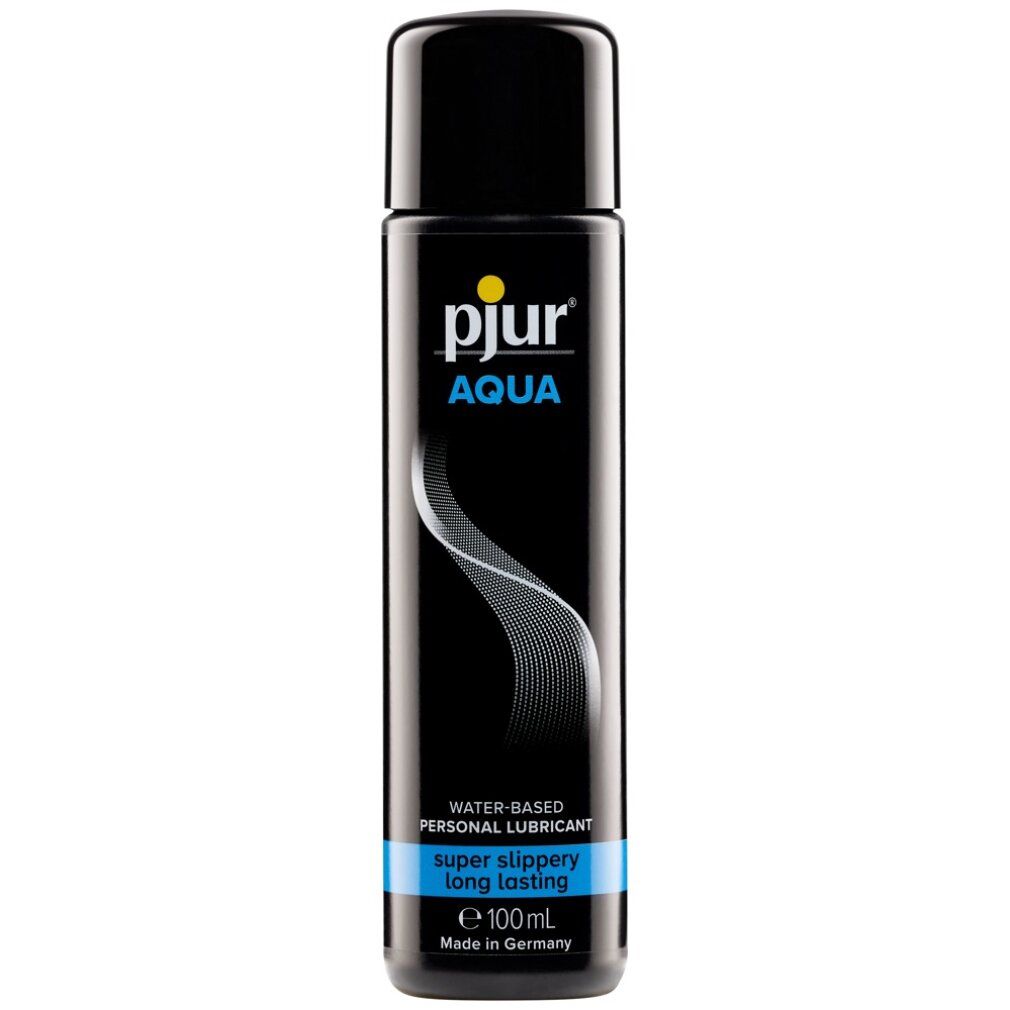 Schwarze Flasche mit blauem Streifen und blauer Grafik. Aufschrift: pjur AQUA. Text: water-based personal lubricant, super slippery long lasting.