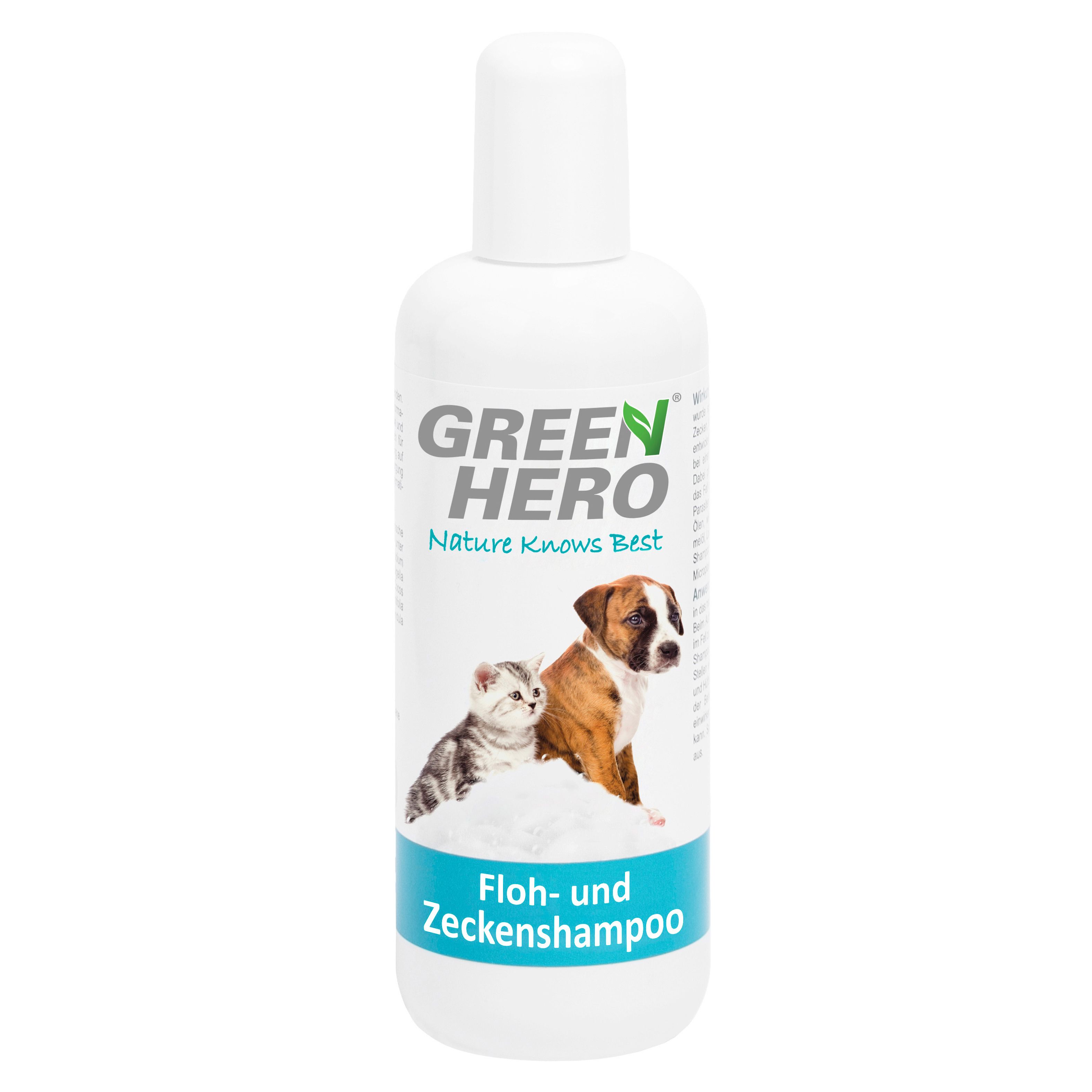 Weiße Flasche mit grünem Etikett. Aufschrift: GREEN HERO, Floh- und Zeckenshampoo. Abbildung von Hund und Katze.