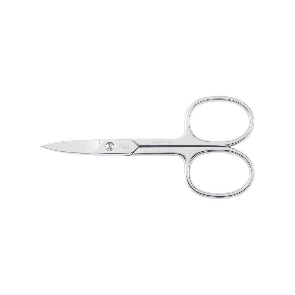 Nagelschere aus Metall. Mit zwei Griffringen und spitz zulaufenden Schneiden. Kleines, rundes Detail am Scherenansatz.