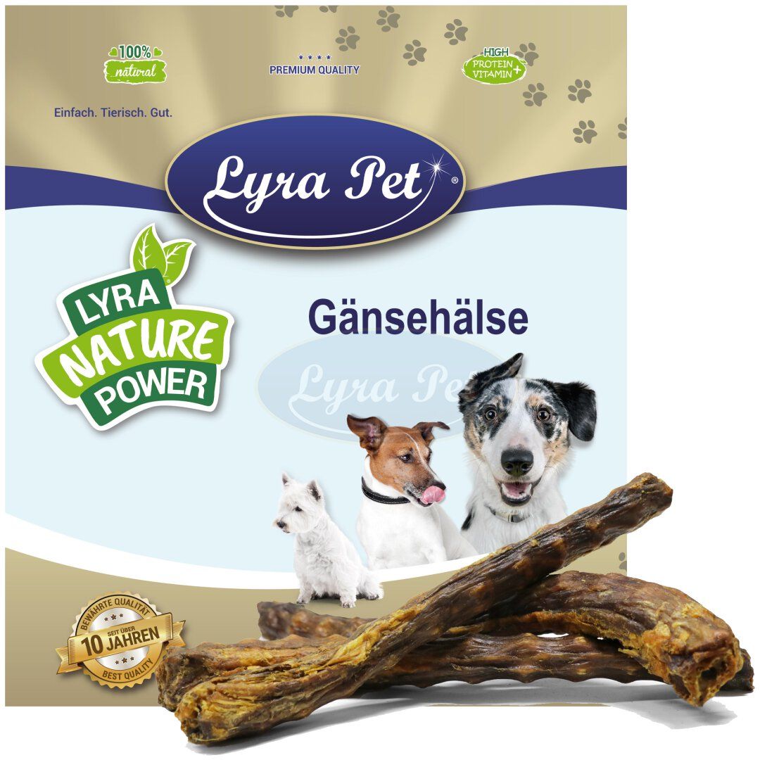 Lyra Pet Gänsehälse, getrocknet. Produktverpackung mit Logo, Hundeabbildungen und Produktbezeichnung. Zwei Gänsehälse im Vordergrund.