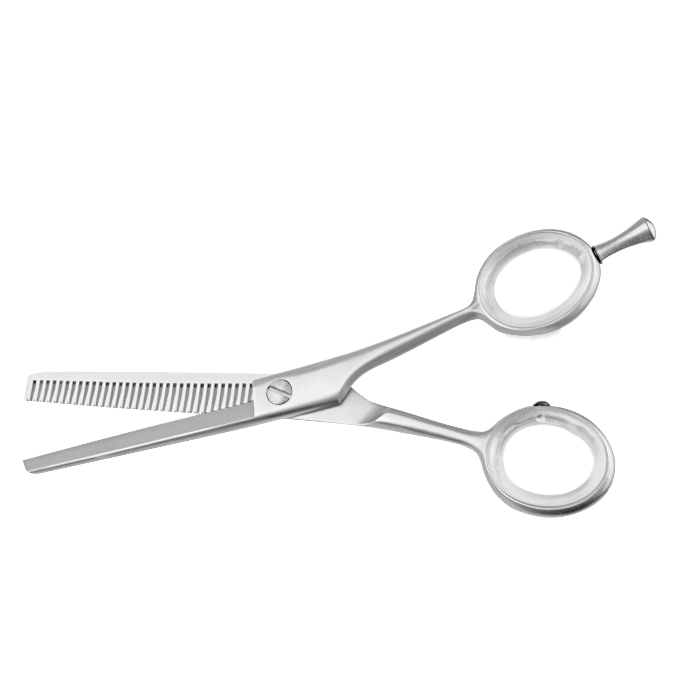 Friseurschere aus Edelstahl. Eine Seite mit Zähnen, die andere glatt. Zwei runde Fingerlöcher. Silberfarben.