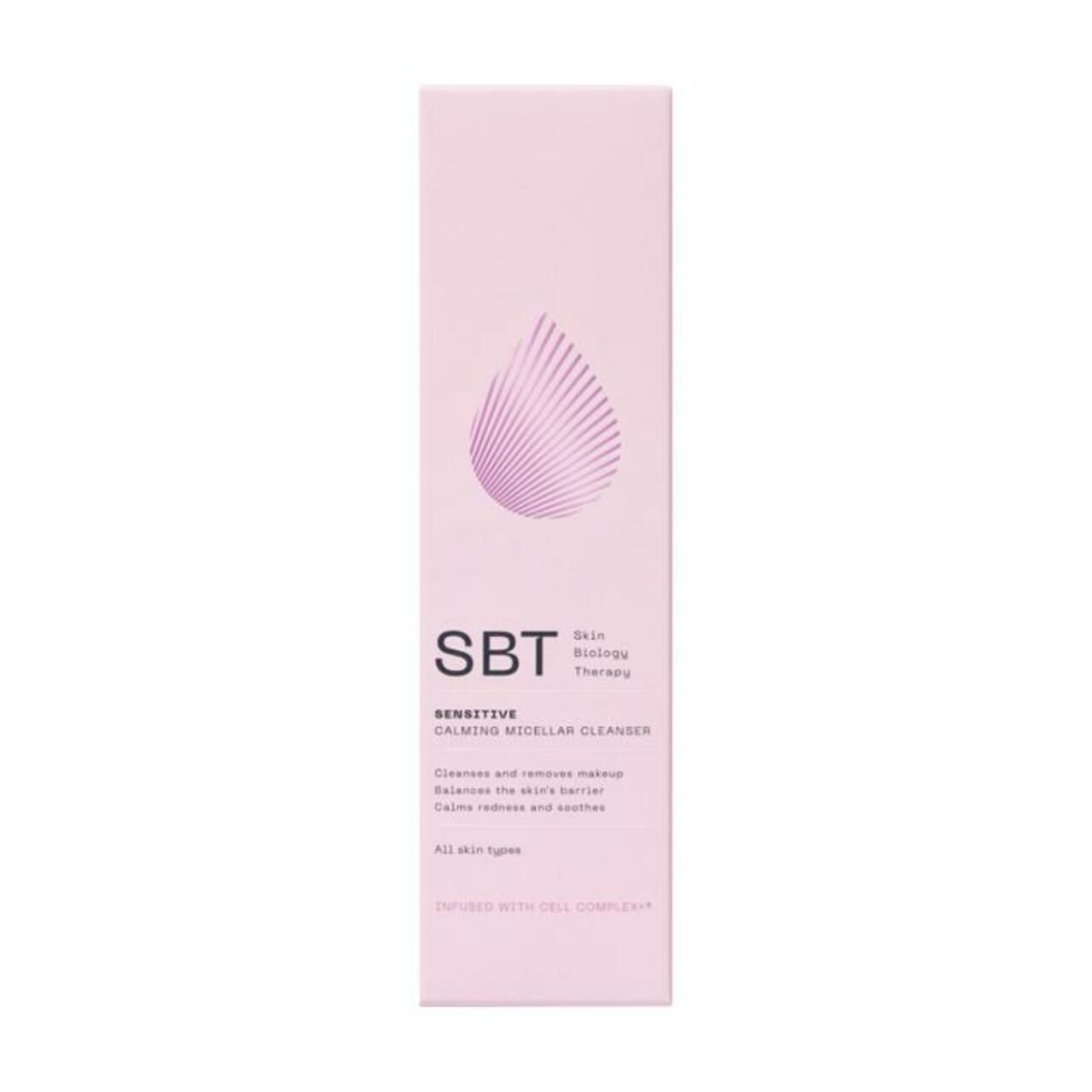 Rosa Verpackung mit SBT-Logo und Produktbezeichnung: Calming Micellar Cleanser. Text: Sensitive, für alle Hauttypen.