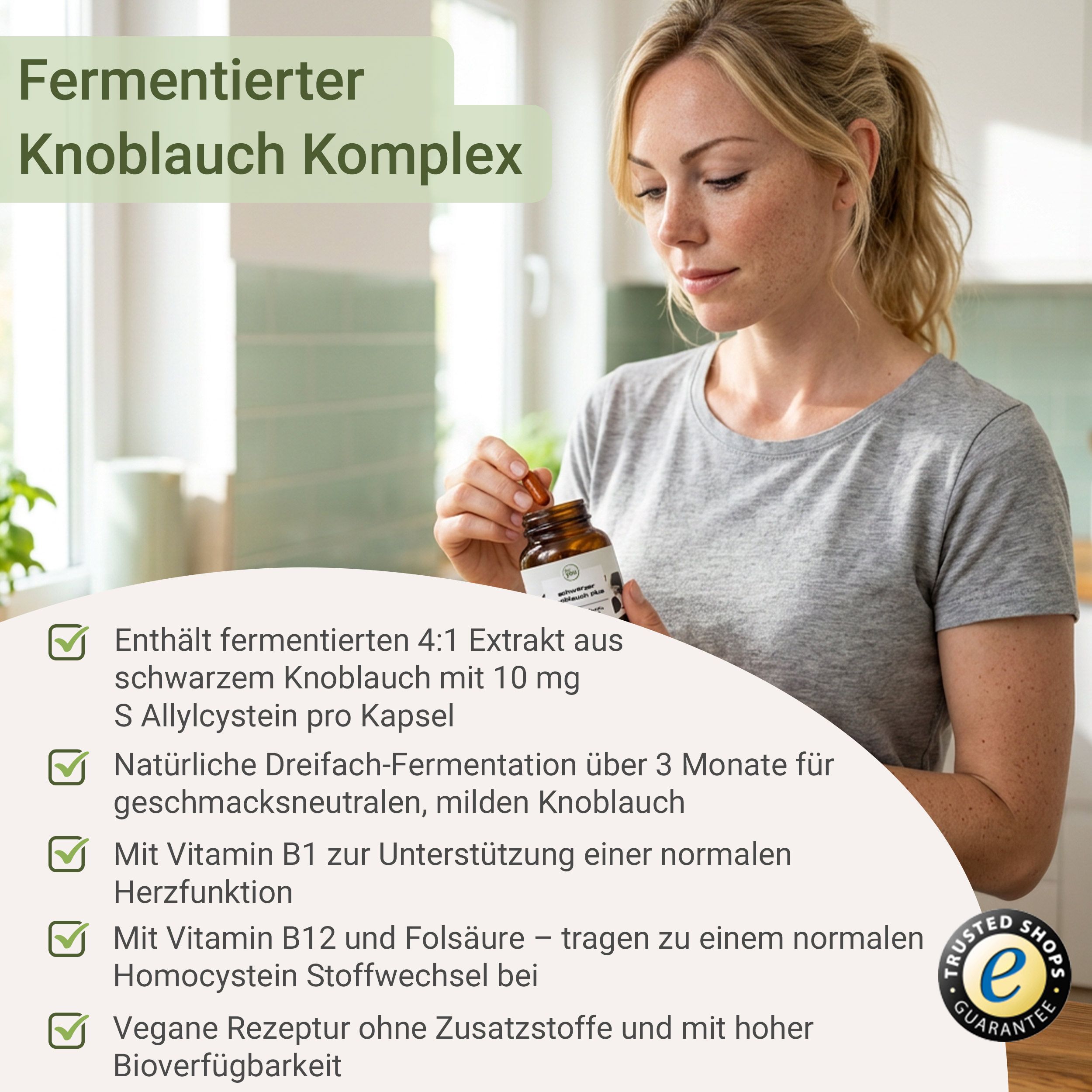 Frau hält eine Kapsel. Liste mit Produktmerkmalen, darunter fermentierter Knoblauchextrakt.