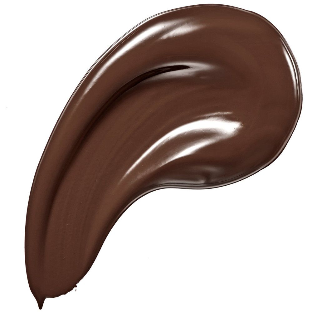 Dunkelbrauner Foundation-Swirl auf weißem Hintergrund. Glänzende Textur, wellenförmig. Keine Verpackung oder Markierung sichtbar.