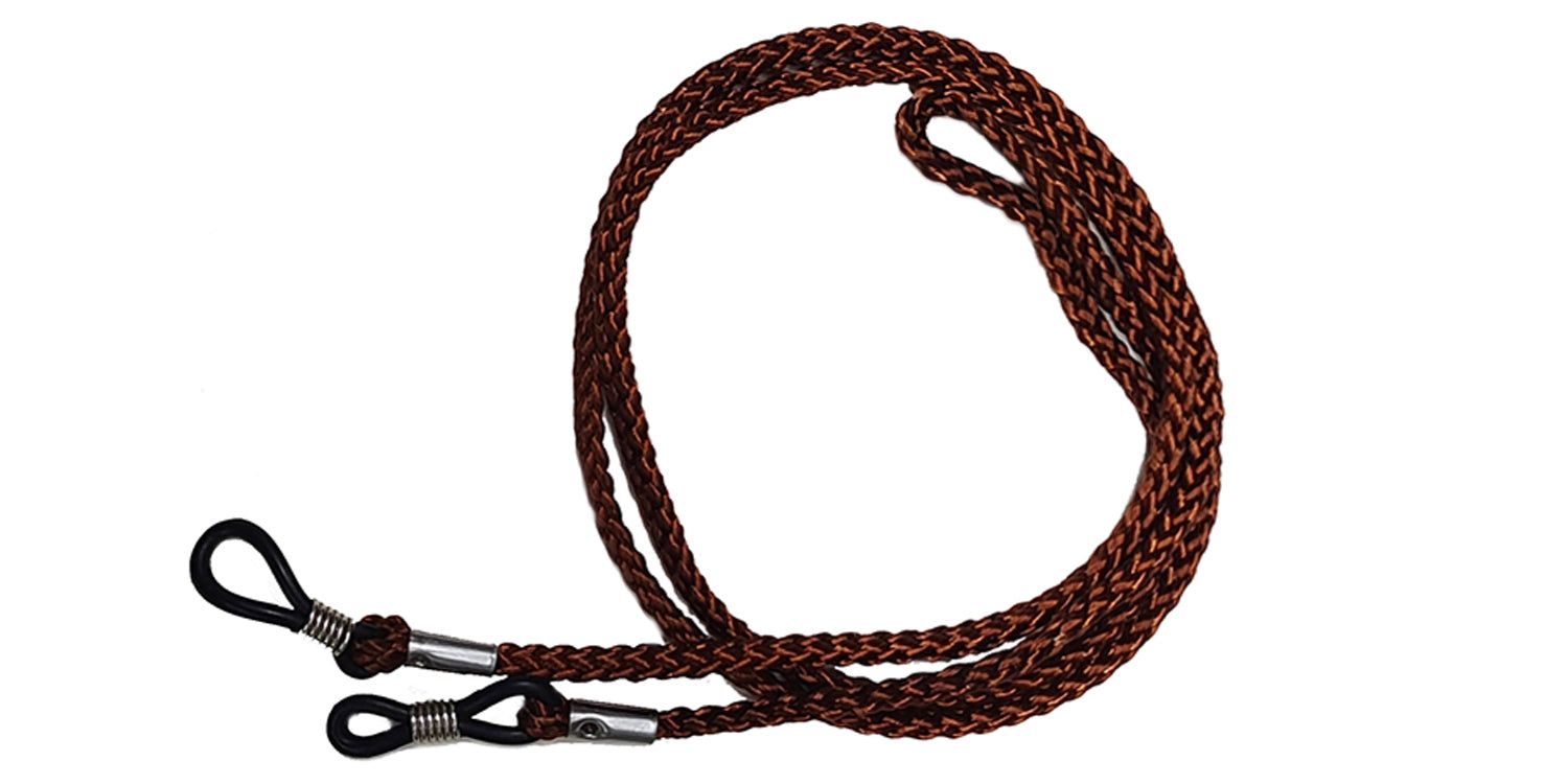 Brillenband aus braunem geflochtenem Material mit Schlaufen und Metallenden.