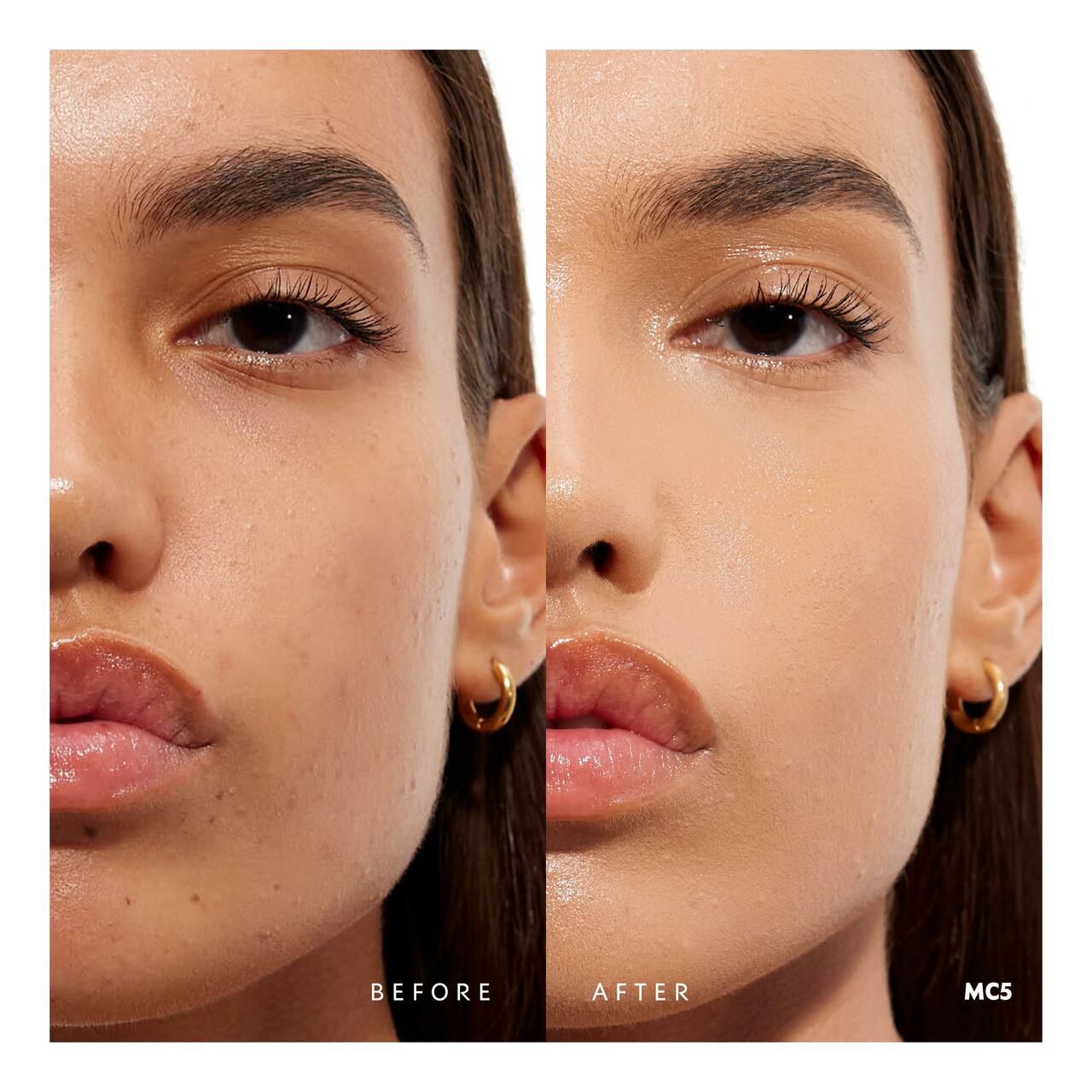 Gesicht einer Frau vor und nach dem Auftragen von Foundation. Auf der rechten Seite ist die Haut ebenmäßiger. Text: BEFORE, AFTER, MCS.