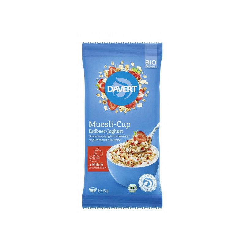 Blaue Verpackung mit Davert Muesli-Cup Erdbeer-Joghurt. Abbildung von Müsli mit Erdbeeren in einer Schüssel. Bio-Siegel.