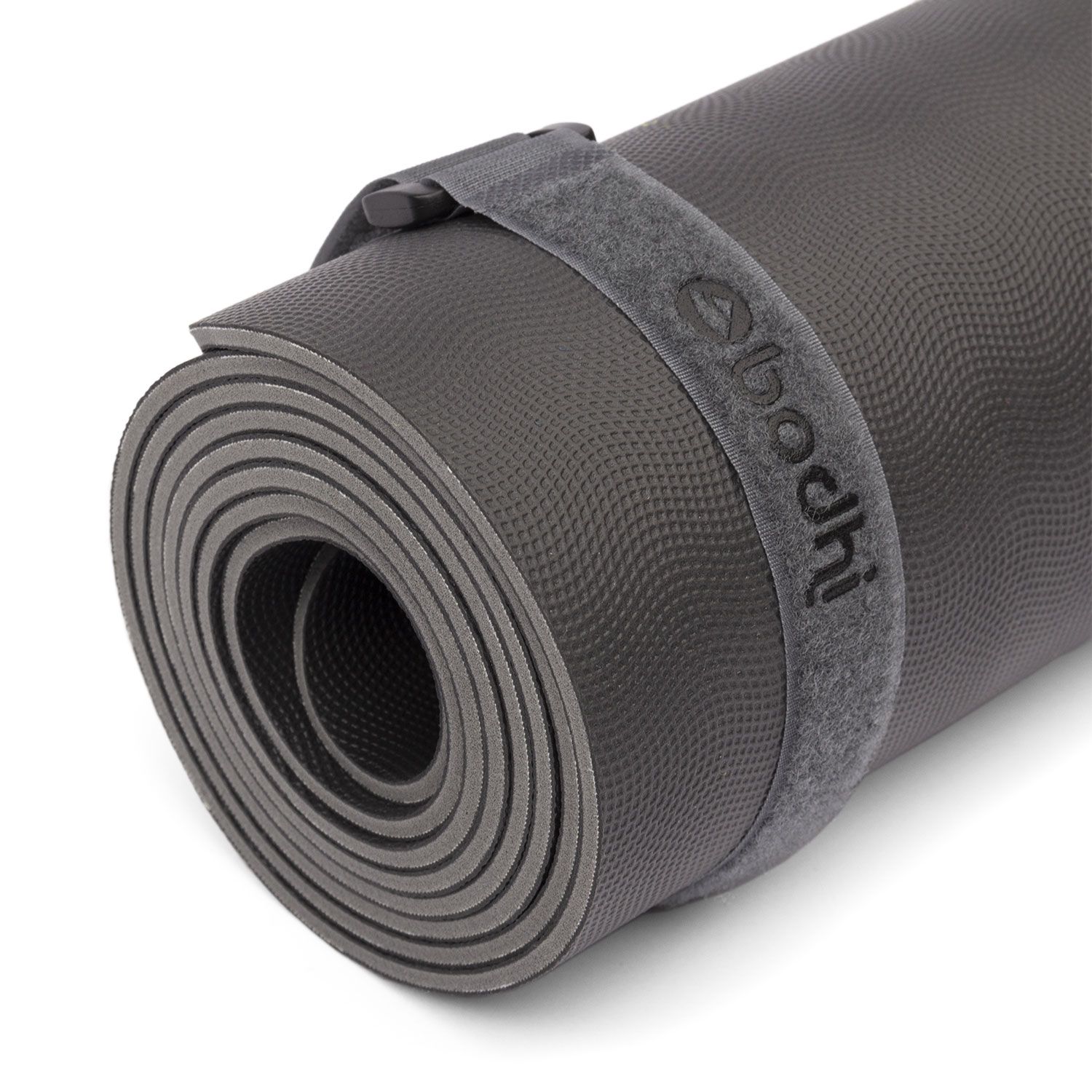 Gerollte Yogamatte mit Klettband. Das Band ist um die Matte gelegt und mit dem Schriftzug "bodhi" versehen.