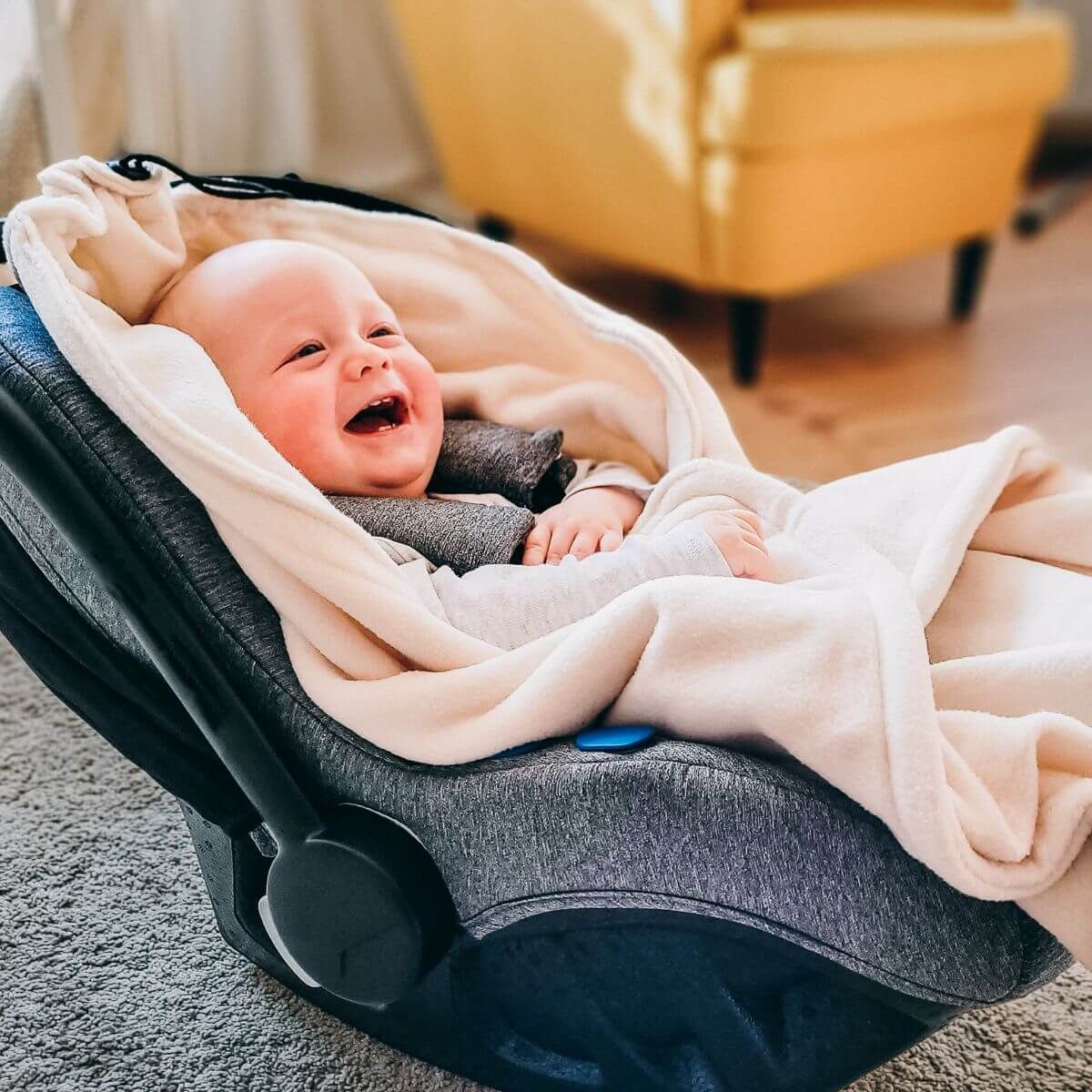 Hoppediz Babydecke Fleece Einschlagdecke für Autositz und Kinderwagen