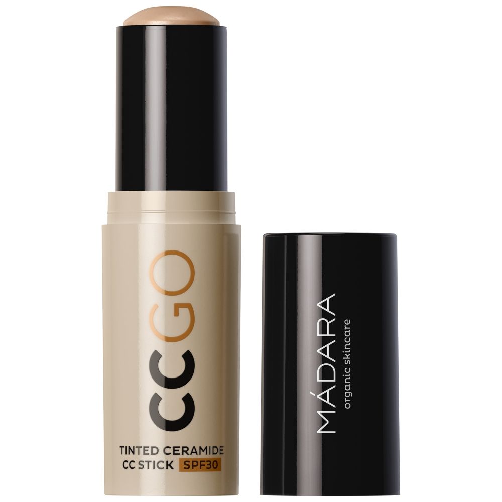 Beige CC-Stick mit schwarzem Deckel. Aufschrift: CC GO, Tinted Ceramide CC Stick SPF30. Deckel mit MÁDARA organic skincare.