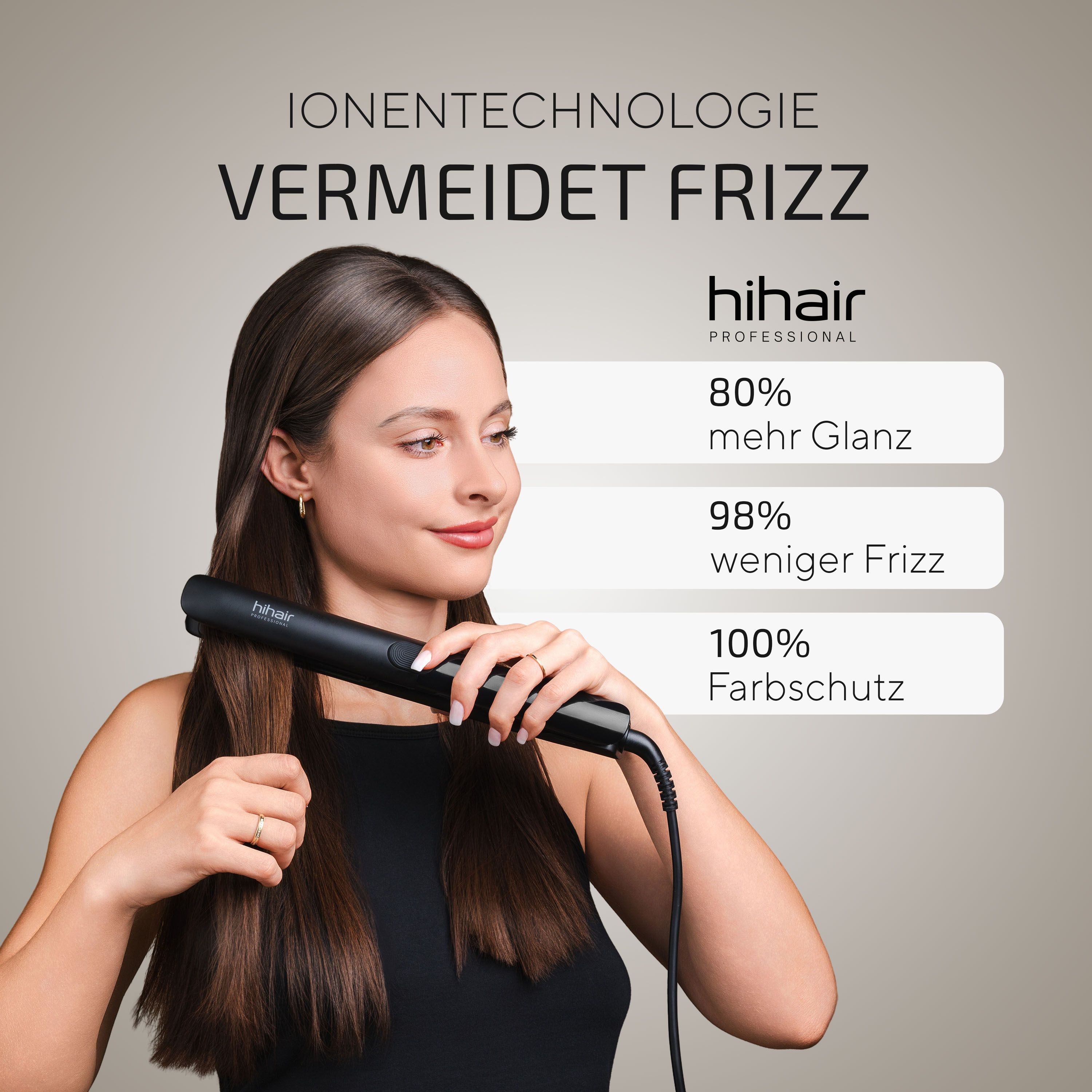 Frau mit Glätteisen. Text: IONENTECHNOLOGIE VERMEIDET FRIZZ, hihair, 80% mehr Glanz, 98% weniger Frizz, 100% Farbschutz.