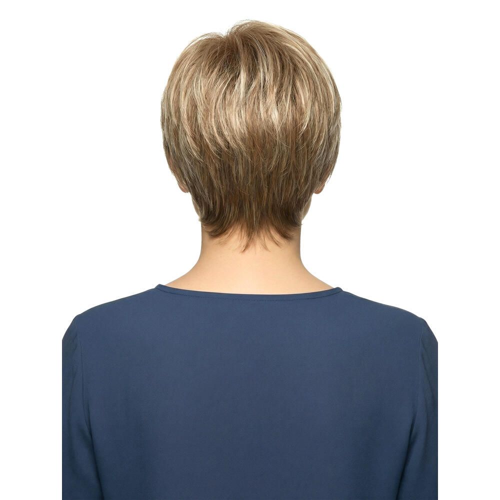 Kurzhaarperücke, blondiertes Haar, Rückansicht. Frau mit blauem Oberteil.
