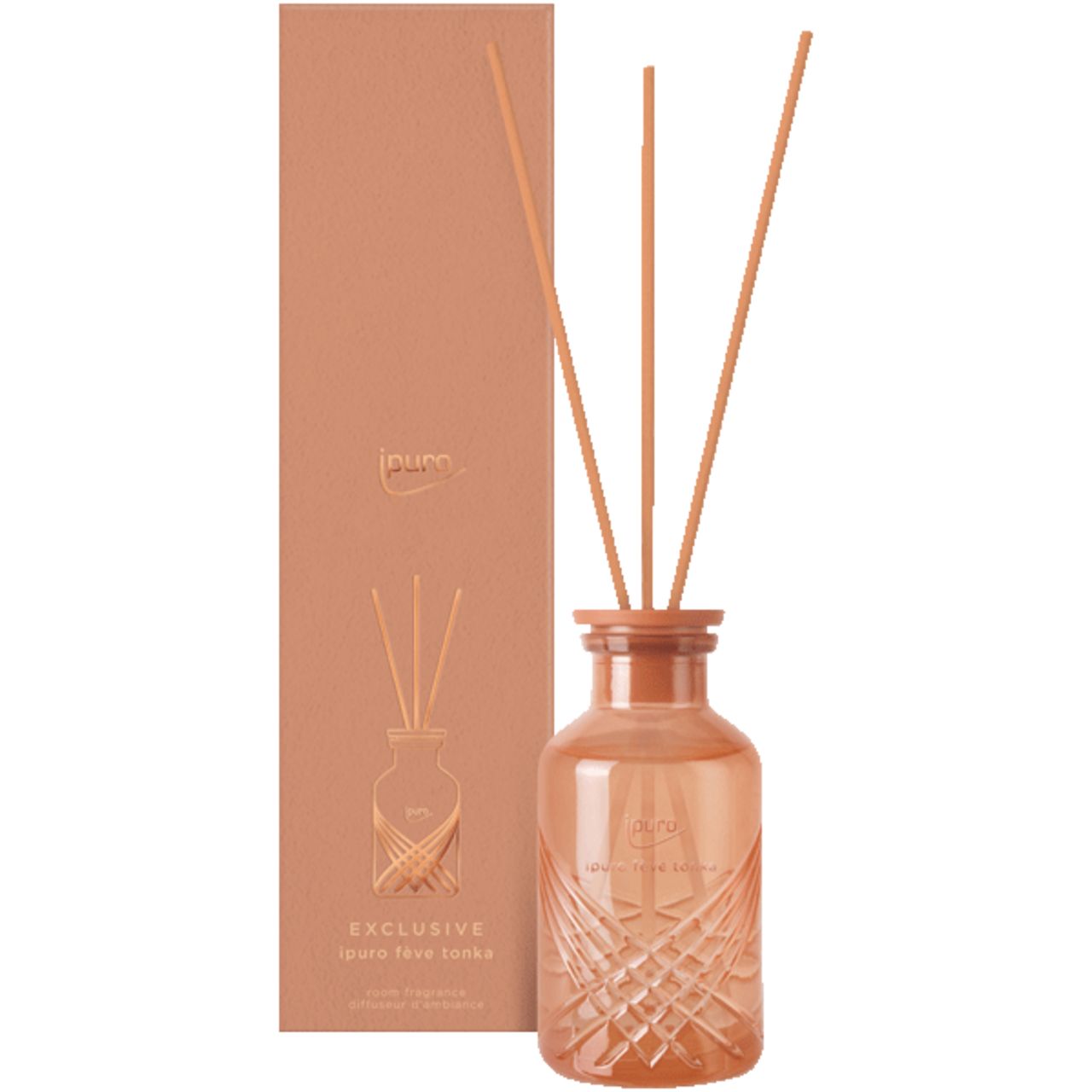 Duftflakon mit Stäbchen und Verpackung. Flakon und Verpackung in Rosa. Aufschrift 'Exclusive Feve Tonka'.