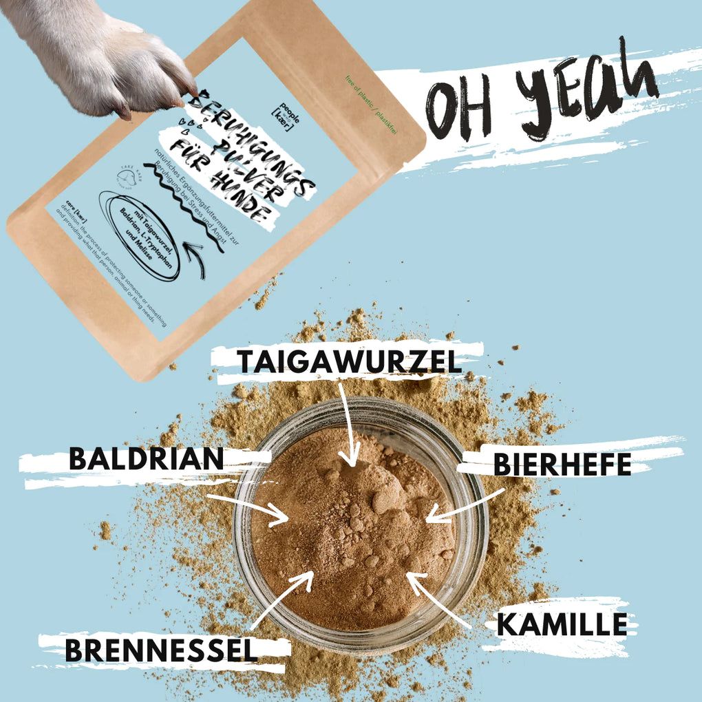 Glas mit braunem Pulver, umgeben von Pfeilen, die auf Inhaltsstoffe zeigen: Taigawurzel, Baldrian, Kamille, Brennnessel, Bierhefe. Beutel daneben.