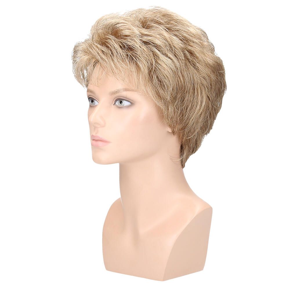 Perücke Peggy von Lofty, blond, auf einem Schaufensterkopf. Seitenansicht.