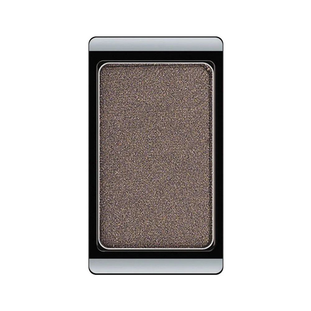 Einzelner Lidschatten in einem rechteckigen Behälter mit schwarzem Rahmen und silberner Umrandung.