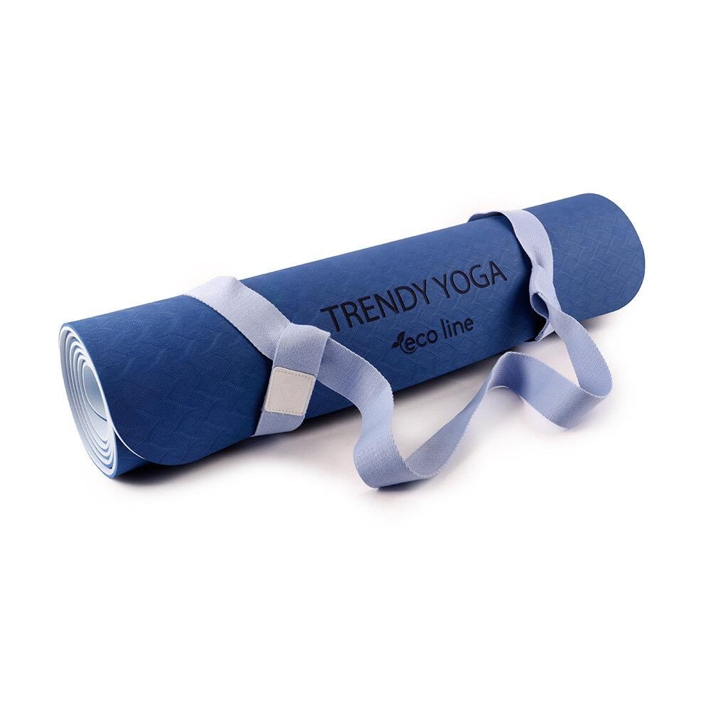 Gerollte blaue Yogamatte mit dem Text "TRENDY YOGA eco line" und einem hellblauen Tragegurt.