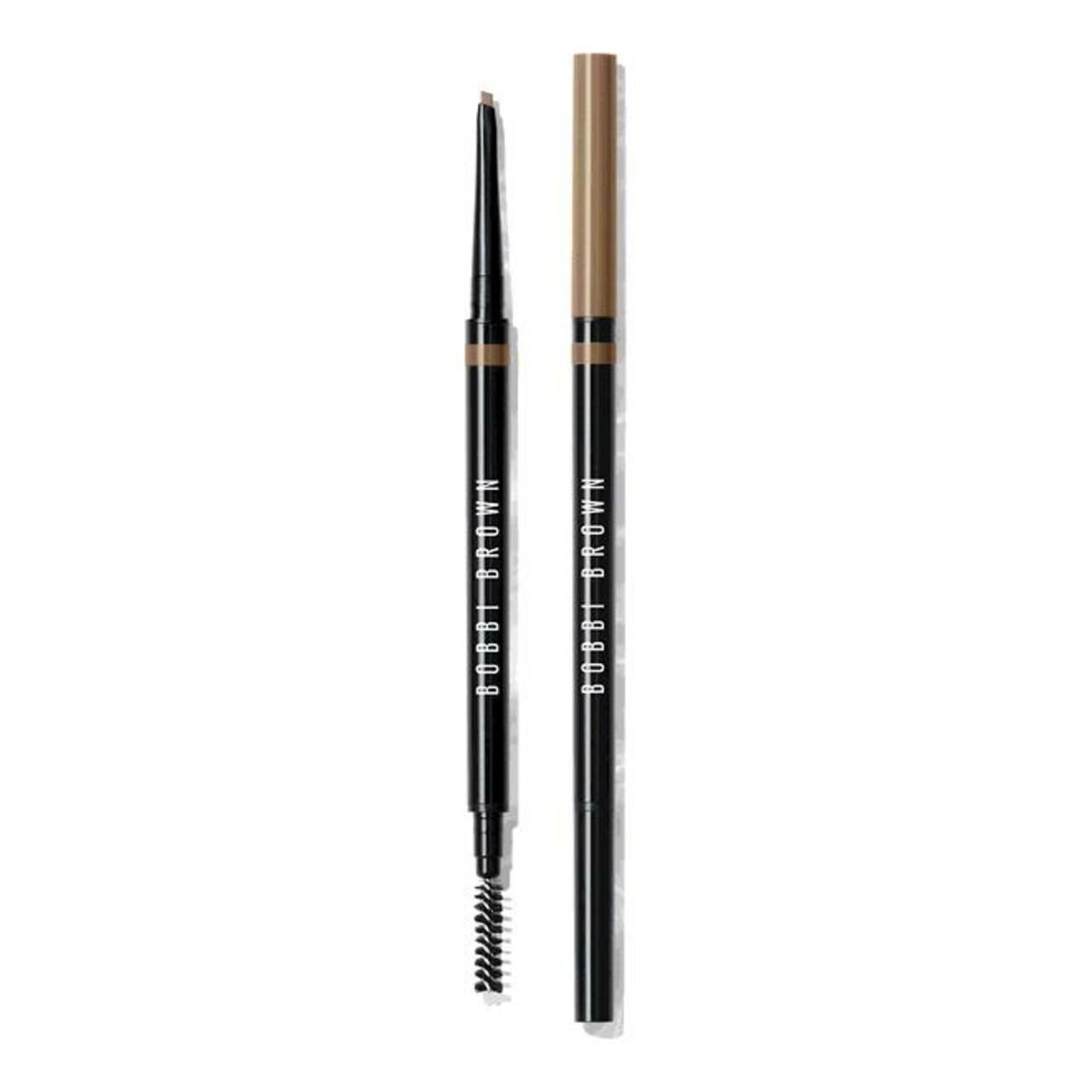 Zwei Augenbrauenstifte. Einer mit Bürste, der andere mit Kappe. Beide schwarz mit Schriftzug Bobbi Brown.