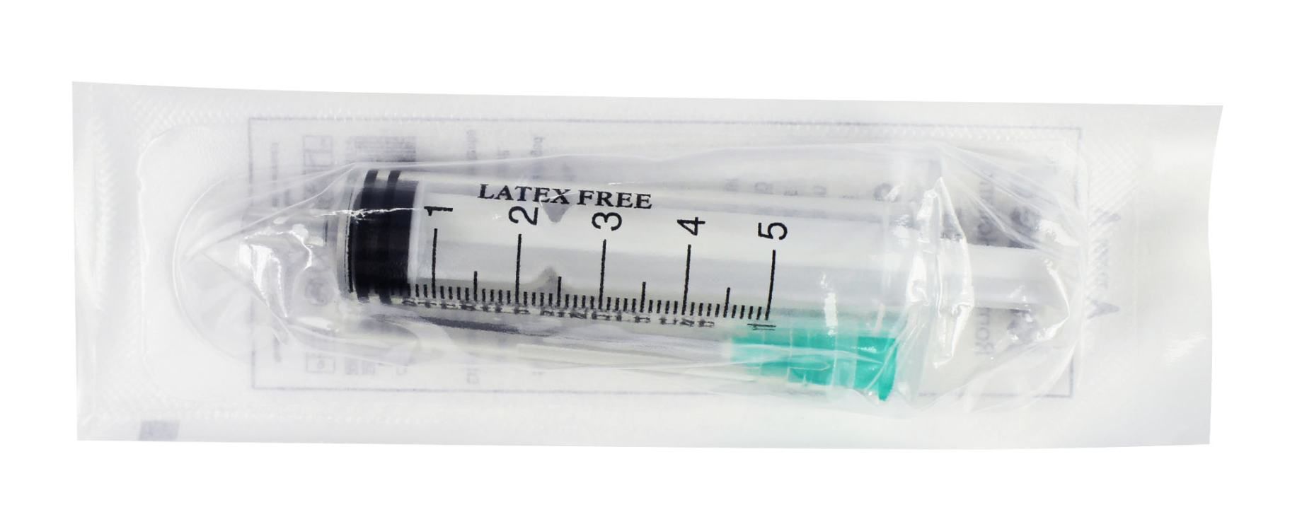 Einzelne, sterile Einmalspritze in Folienverpackung. Skala bis 5 ml. Grüne Nadelschutzkappe.