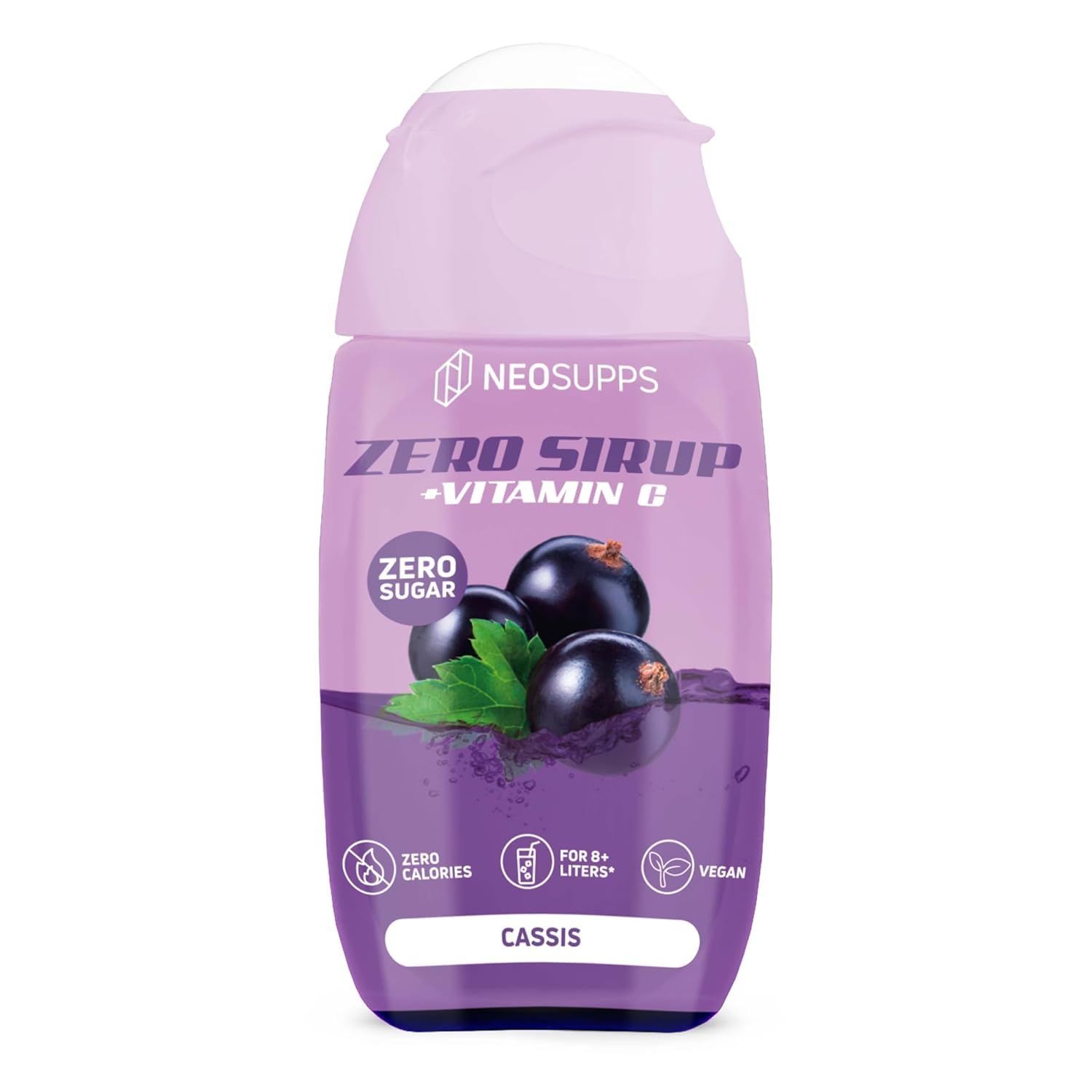 Flasche mit Produkt. Aufschrift: Neosupps Zero Sirup + Vitamin C, Cassis. Enthält Logos für Zero Sugar, Zero Calories, Vegan.