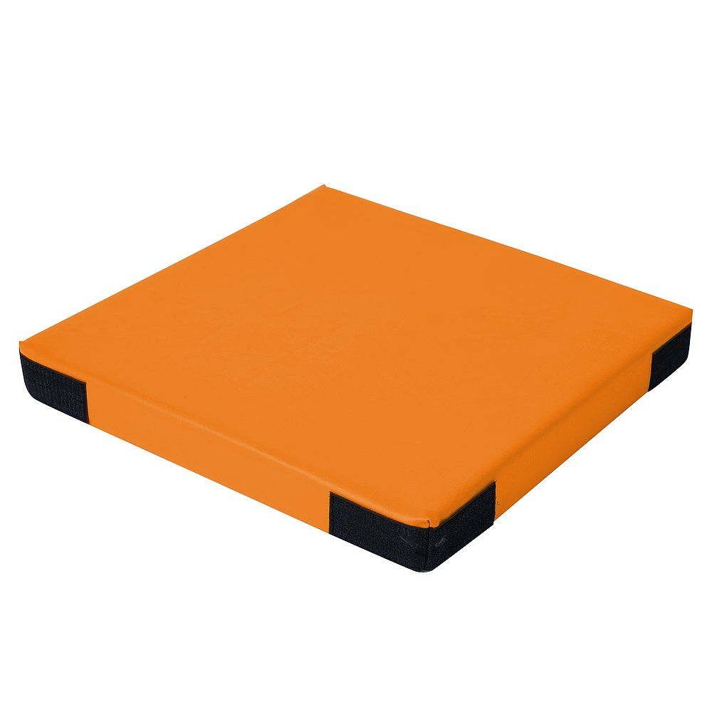 Orangefarbene, quadratische Turnmatte mit schwarzen Ecken. Die Matte liegt flach auf einer weißen Oberfläche.