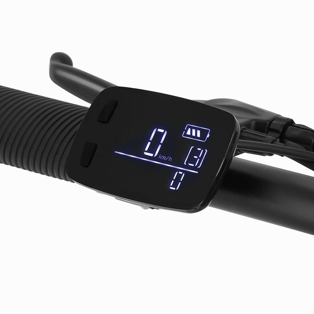 Digitales Display mit Geschwindigkeit, Batteriestatus und Gang. Schwarzer Hintergrund, weiße Ziffern. Knöpfe.