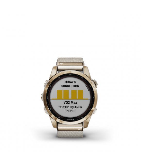 Smartwatch mit rundem Zifferblatt. Anzeige von Trainingsdaten. Gehäuse und Armband in Silber- und Goldtönen. Text: Garmin, Today's Suggestion, VO2 Max.