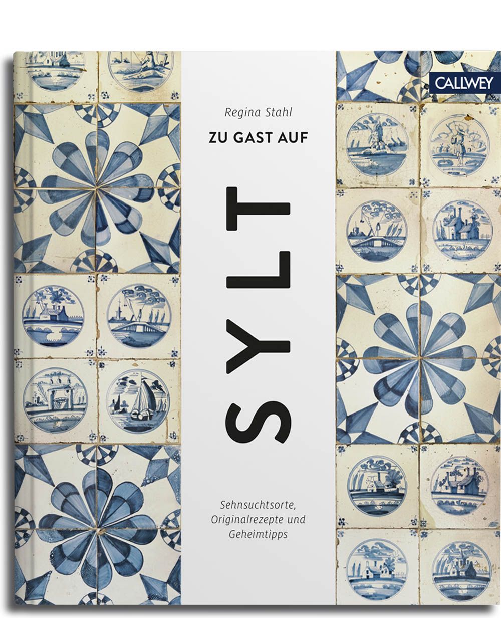 Buchcover mit blau-weißen Fliesenmustern. Titel: Zu Gast auf Sylt. Autor: Regina Stahl. Verlag: Callwey. Text: Sehnsuchtsorte, Originalrezepte und Geheimtipps.