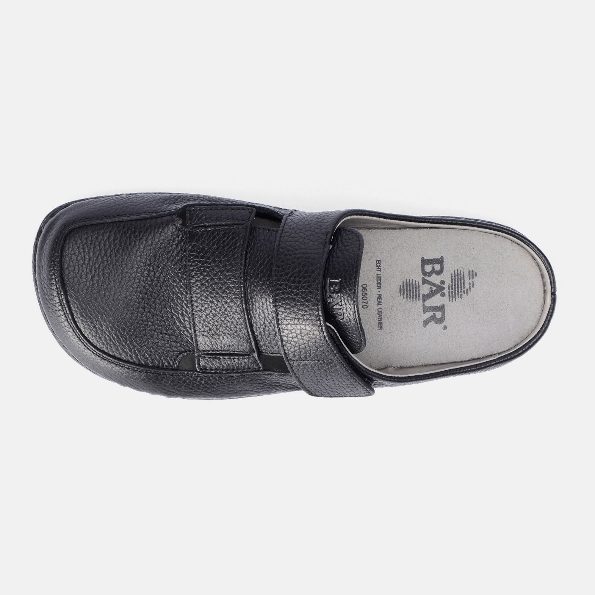 Schwarze Pantolette, Ansicht von oben. Klettverschluss. Breite Passform. Leder. BÄR Logo innen.