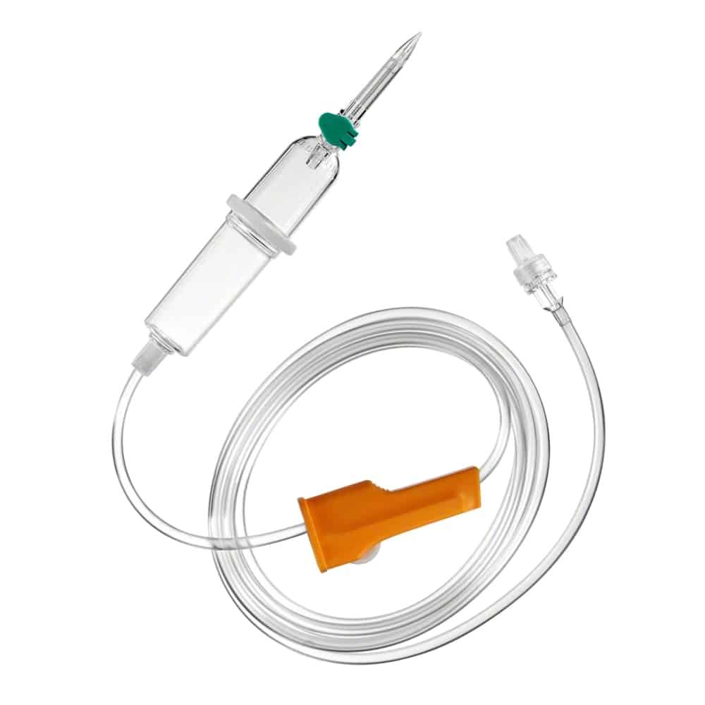 Infusionsbesteck mit Tropfkammer, Schlauch und Konnektoren. Transparente Materialien. Spitze und orangefarbener Verschluss.
