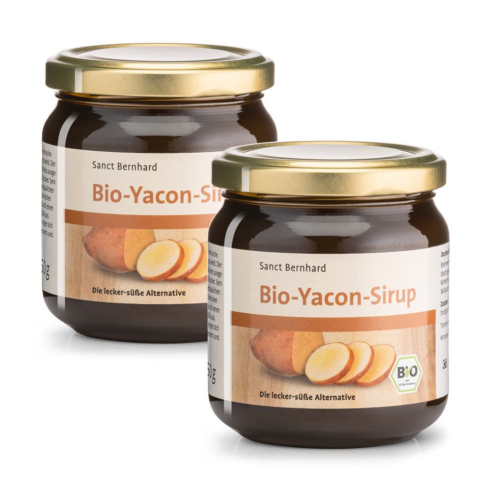 Zwei Gläser Bio-Yacon-Sirup mit goldenen Deckeln. Etikett mit Produktname und Abbildung von Yacon-Scheiben. Bio-Siegel.
