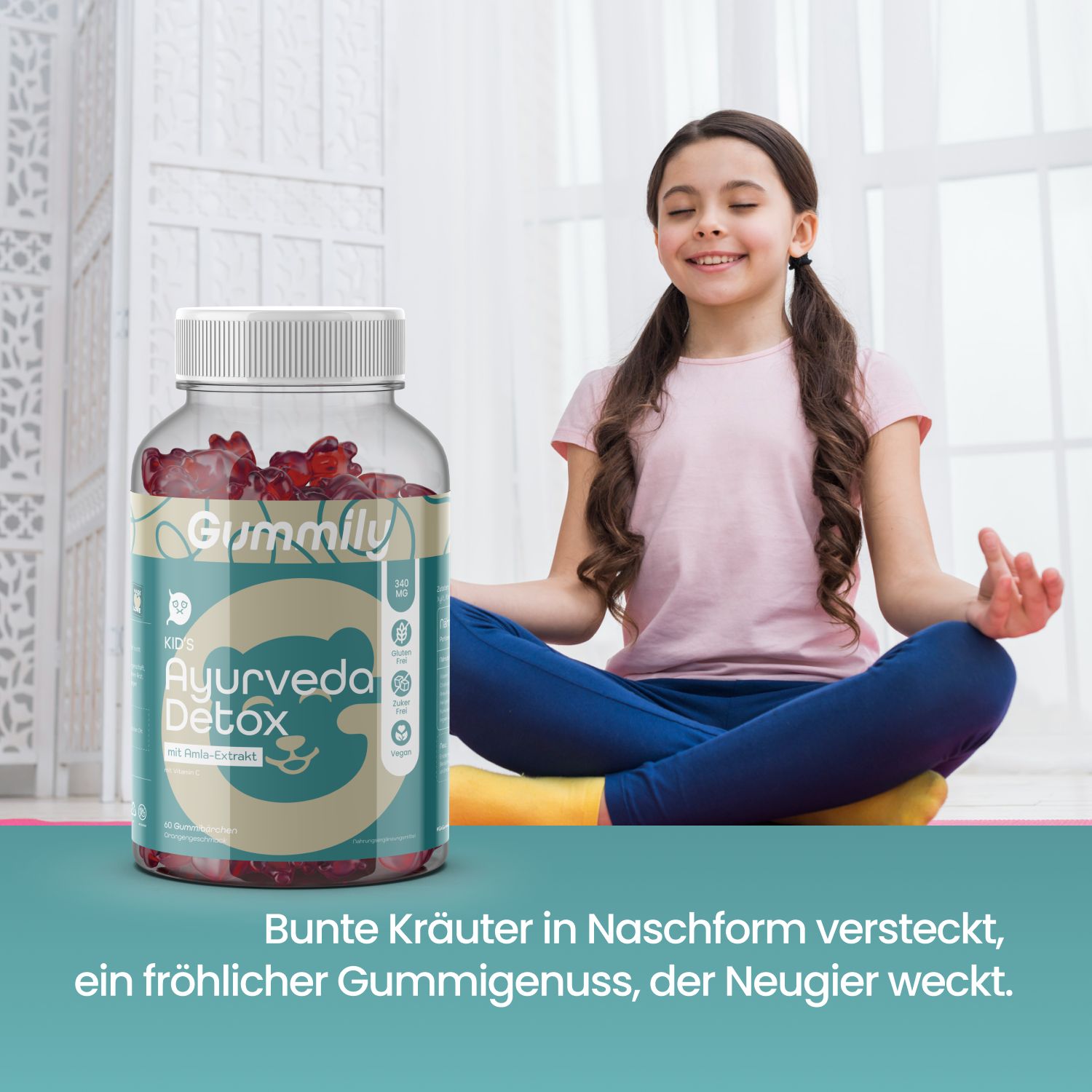 Mädchen sitzt im Schneidersitz vor einer Dose Gummibärchen. Aufschrift: Ayurveda Detox. Logo: Bär. Text: Bunte Kräuter in Naschform versteckt.