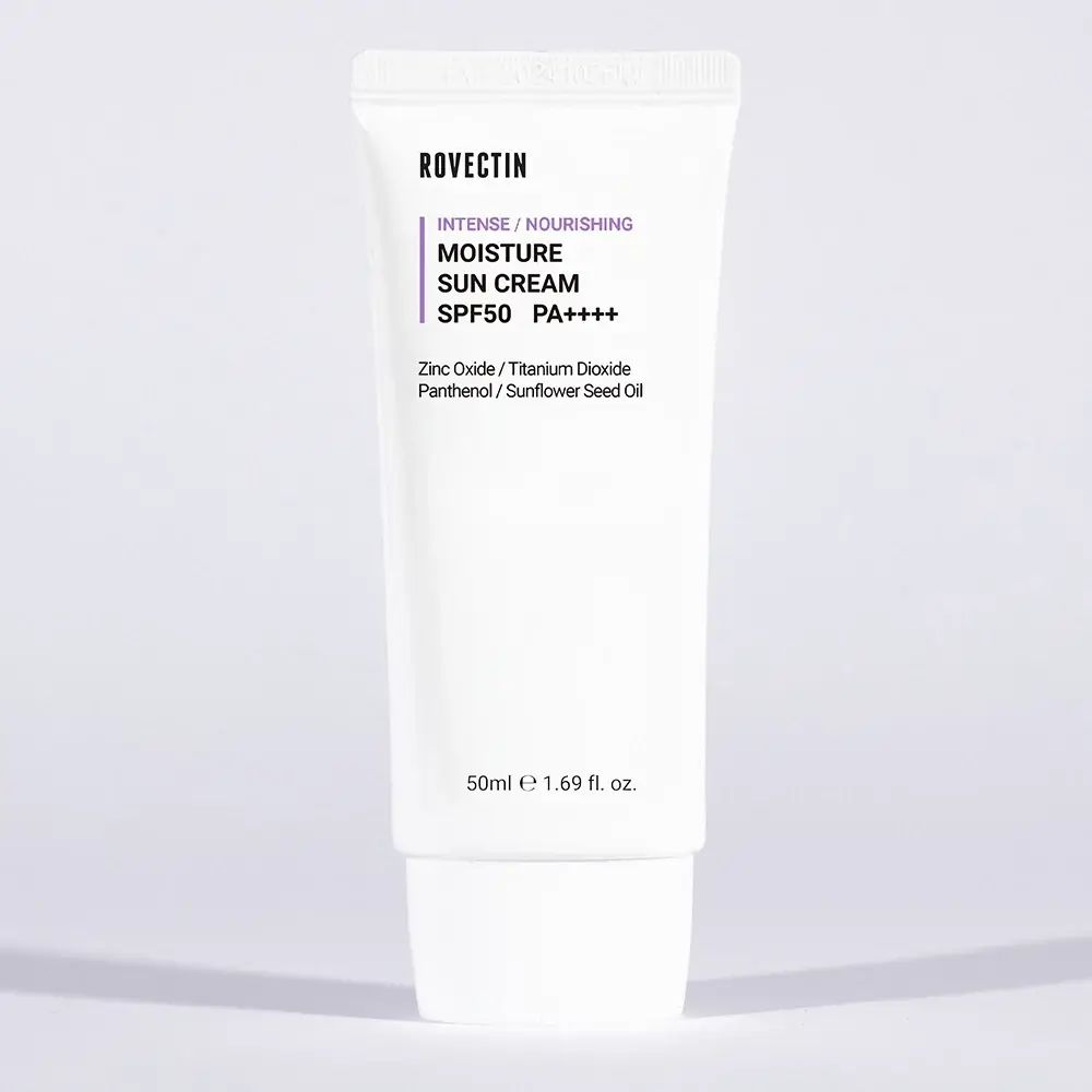 Weiße Tube mit Produktaufschrift. Text: ROVECTIN, INTENSE/NOURISHING, MOISTURE SUN CREAM SPF50 PA++++. Inhaltsstoffe.