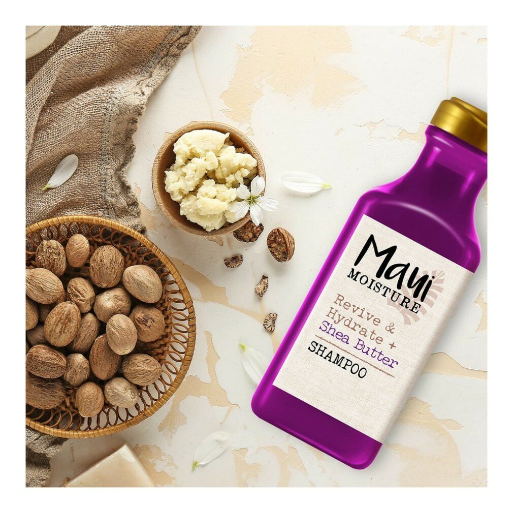 Flasche Shampoo, lila Flüssigkeit, goldener Deckel. Aufschrift: Maui Moisture Revive & Hydrate + Shea Butter Shampoo. Daneben Nüsse.