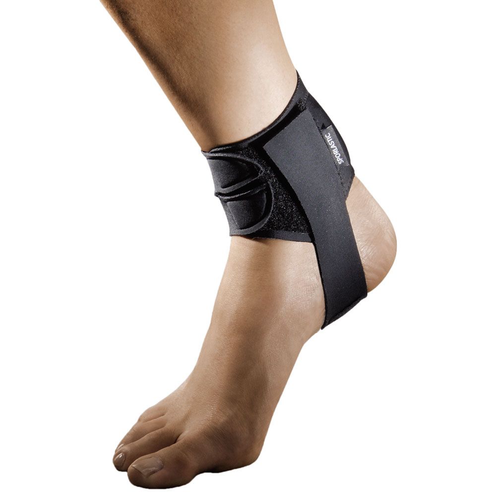 Schwarze Fersensporn-Bandage am Fuß. Mit Klettverschluss und Riemen. Marke Sporlastic.
