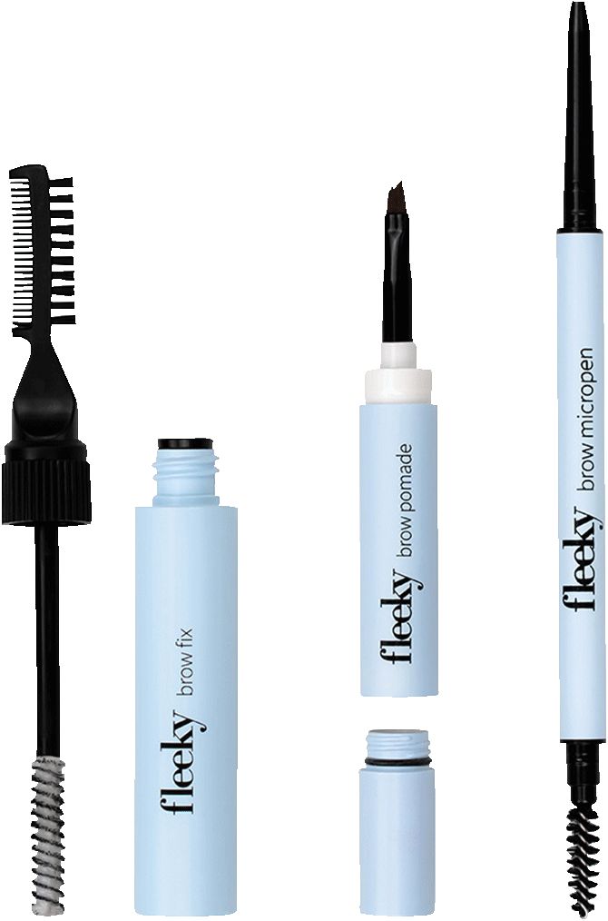 Fleeky Brow Set. 4 Teile: Bürste, Stift, Pomade, Fixierer. Produkte geöffnet. Hellblaue Verpackung.