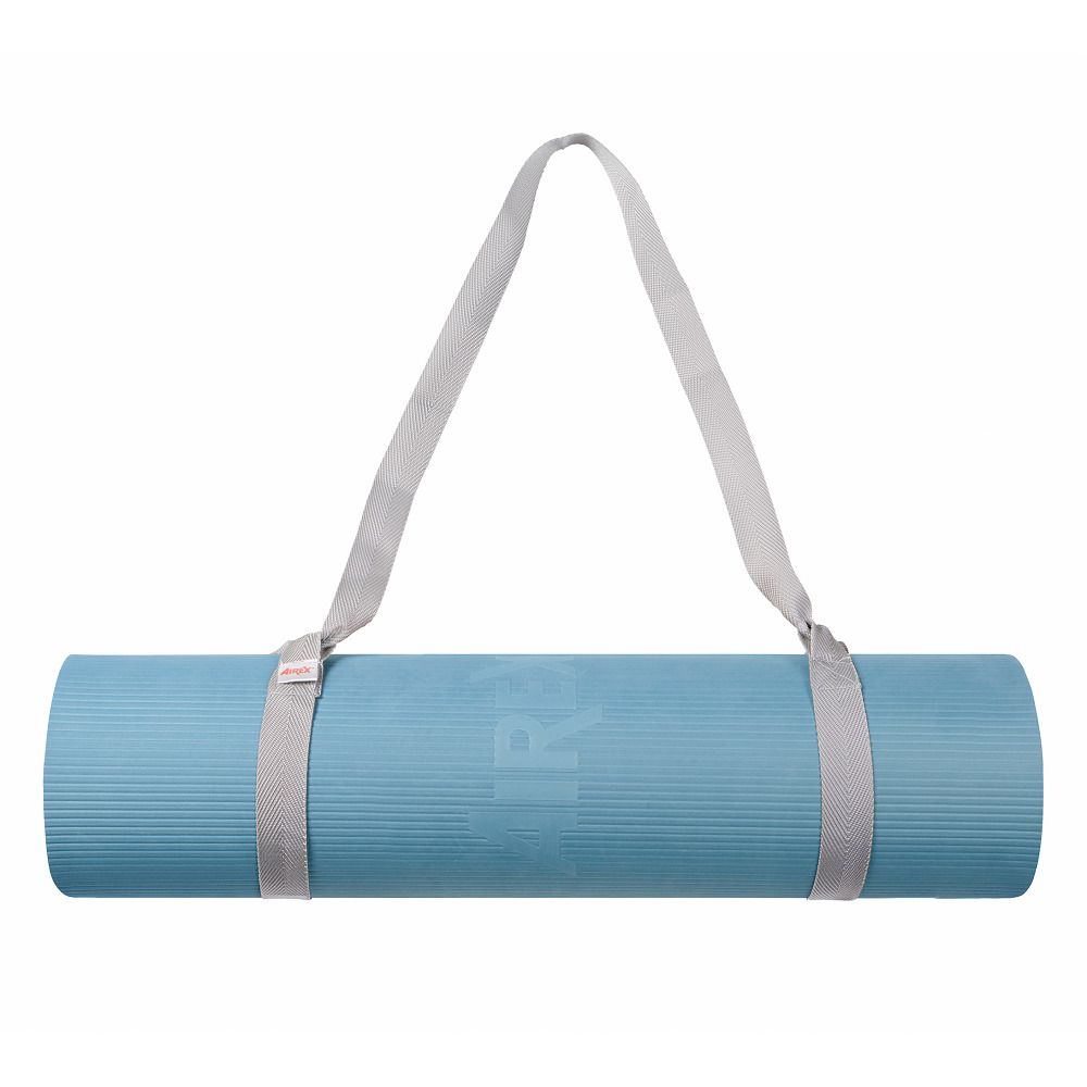 Blau gerollte Gymnastikmatte mit Tragegurten. Airex-Logo sichtbar.