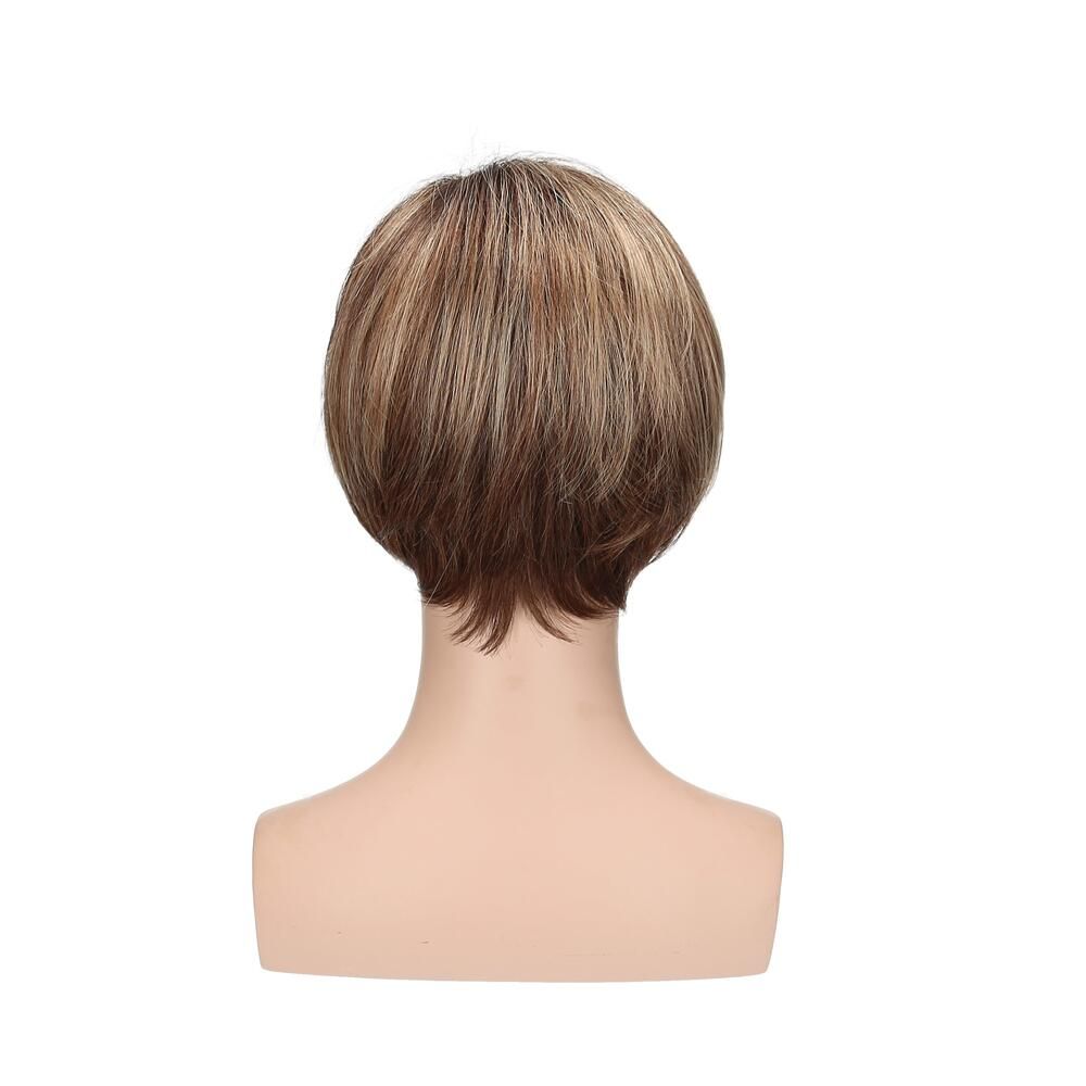Perücke Alicia von trendhair, blond-braun, auf einem Schaufensterkopf. Rückansicht.