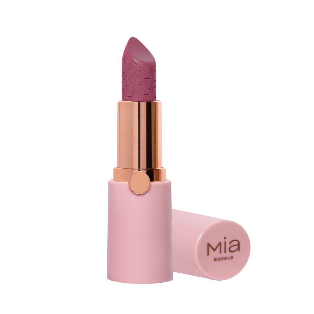 Rossetto rosa con astuccio dorato. Il rossetto è parzialmente estratto. Il nome del marchio è inciso sul rossetto.