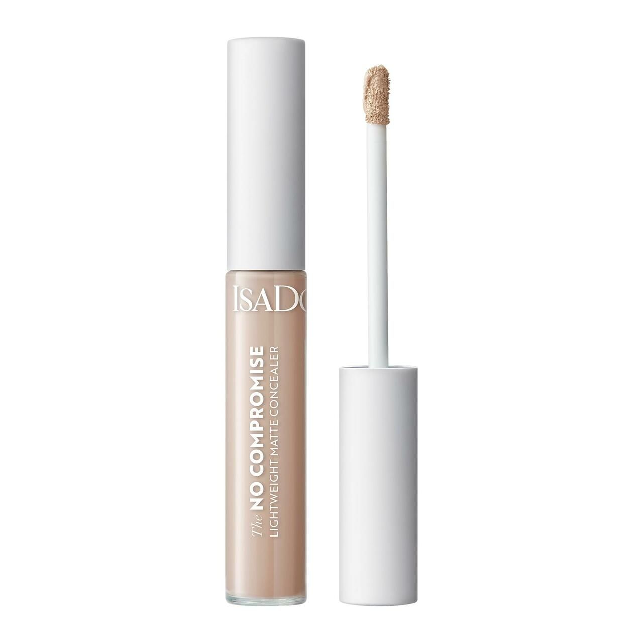 IsaDora No Compromise Matte Concealer mit Applikator. Beige Tube mit weißem Deckel. Produktname und Marke sind sichtbar.